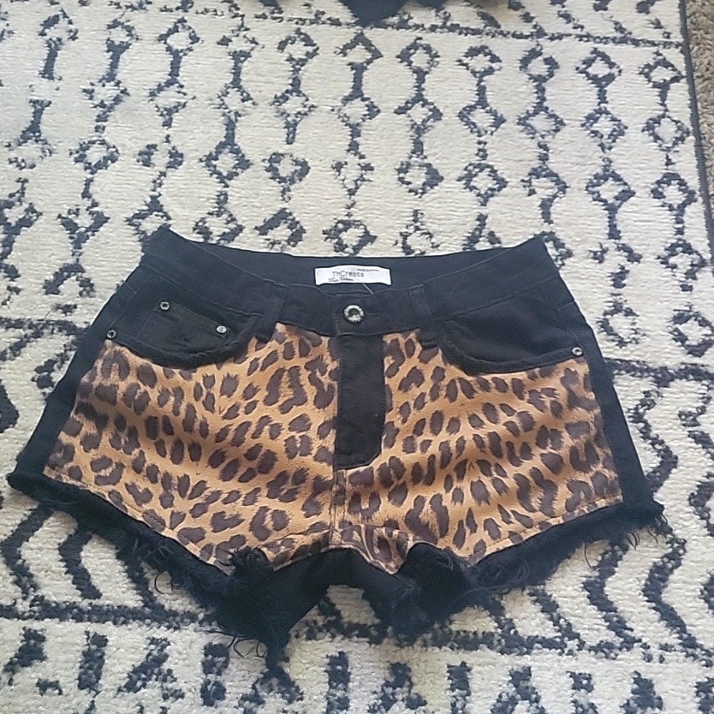 3 for $20 ⭕️Black denim and soft leopard print shorts small